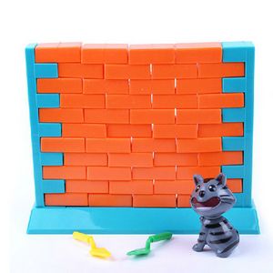 Кошка на стене