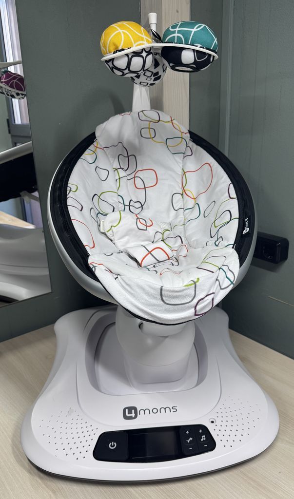 Электронное кресло-качалка 4Moms Mamaroo 4.0 Multi Plush1