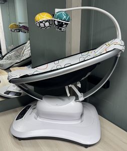 Электронное кресло-качалка 4Moms Mamaroo 4.0 Multi Plush1